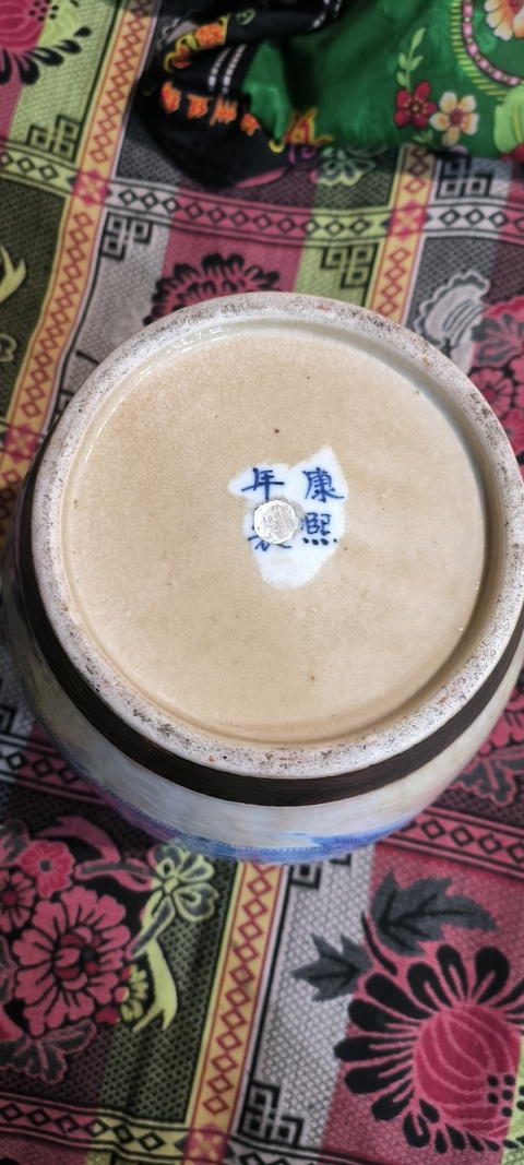 古玩陶瓷哥釉地鐵銹釉青花人物罐真品鑒賞圖