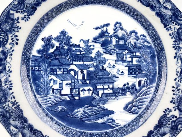 古玩陶瓷清乾隆·漿胎釉青花山水樓閣人物八方盤拍賣，當(dāng)前價格0元
