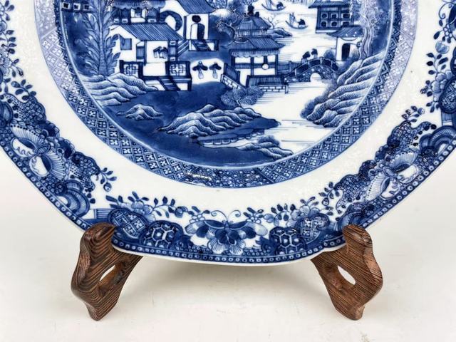 古玩陶瓷清乾隆·漿胎釉青花山水樓閣人物八方盤拍賣，當(dāng)前價格0元