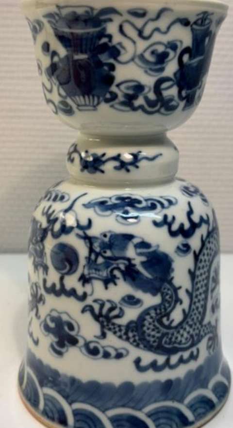 古玩陶瓷青花趕珠龍紋燭臺真品鑒賞圖