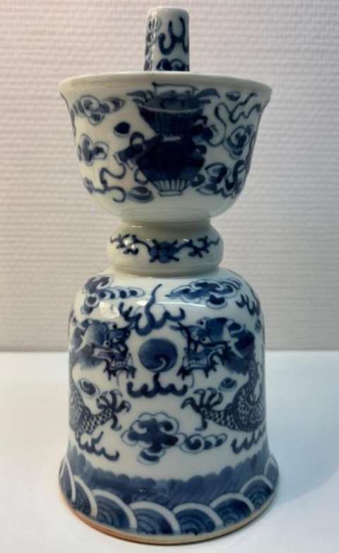古玩陶瓷青花趕珠龍紋燭臺真品鑒賞圖