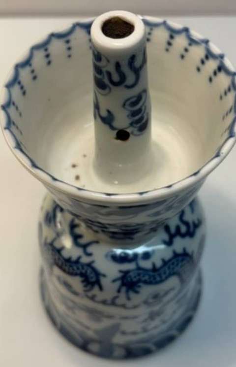 古玩陶瓷青花趕珠龍紋燭臺真品鑒賞圖