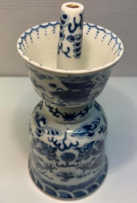 古玩陶瓷青花趕珠龍紋燭臺真品鑒賞圖