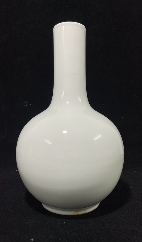 古玩陶瓷白釉天球瓶真品鑒賞圖