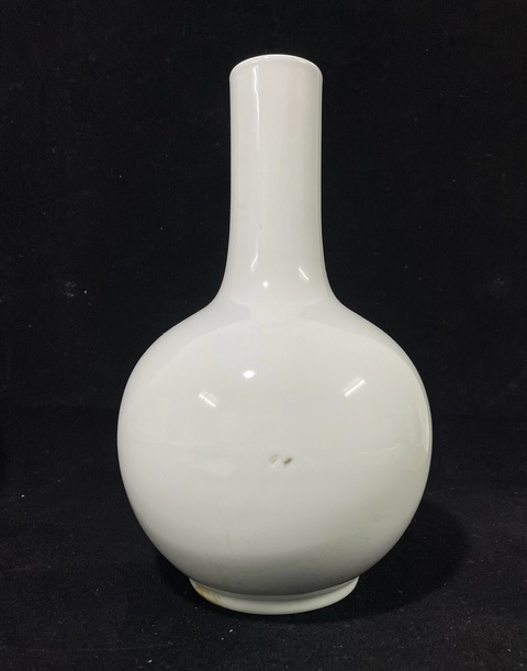 古玩陶瓷白釉天球瓶真品鑒賞圖