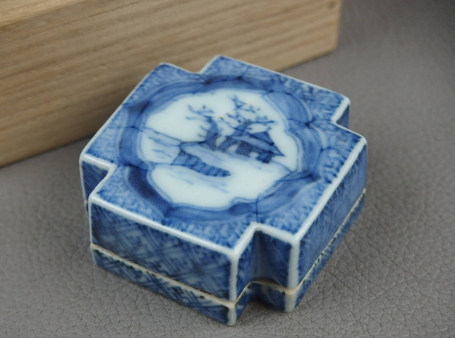 古玩陶瓷青花蓋盒真品鑒賞圖