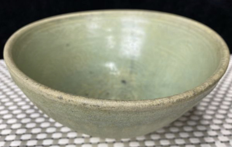 古玩陶瓷青釉刻花碗真品鑒賞圖