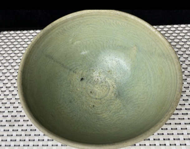 古玩陶瓷青釉刻花碗真品鑒賞圖