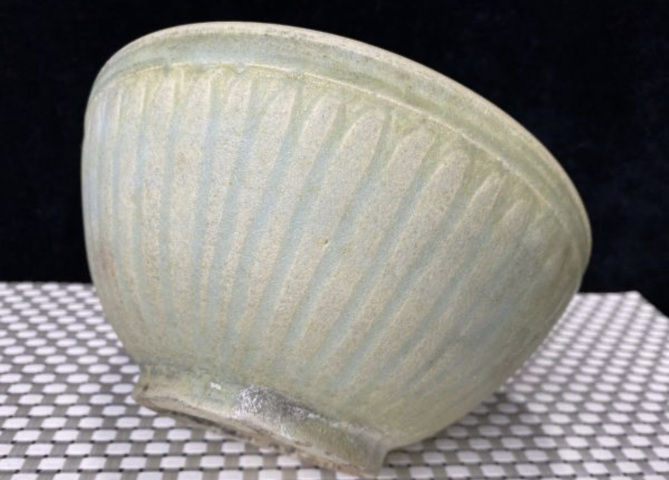 古玩陶瓷青釉刻花碗真品鑒賞圖