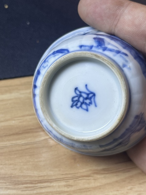 古玩陶瓷山水紋青花杯真品鑒賞圖