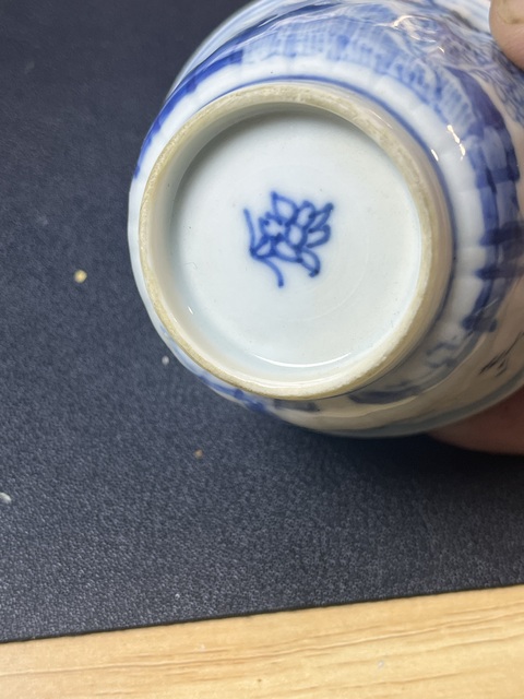 古玩陶瓷山水紋青花杯真品鑒賞圖