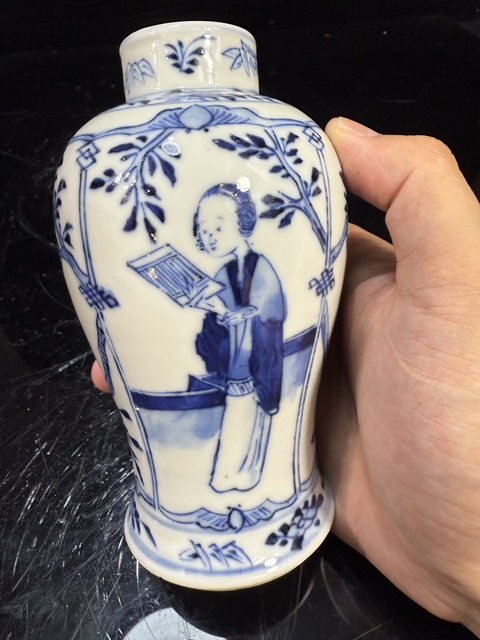 古玩陶瓷青花仕女人物雞腿瓶真品鑒賞圖