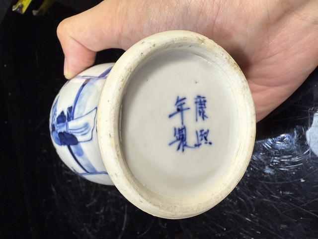 古玩陶瓷青花仕女人物雞腿瓶真品鑒賞圖