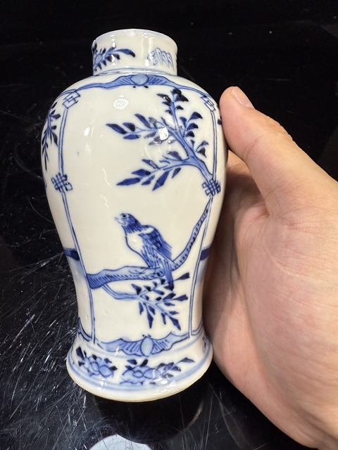 古玩陶瓷青花仕女人物雞腿瓶真品鑒賞圖