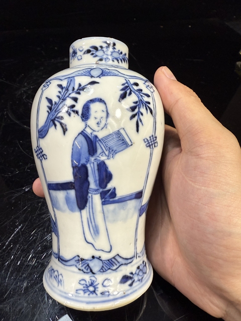 古玩陶瓷青花仕女人物雞腿瓶真品鑒賞圖