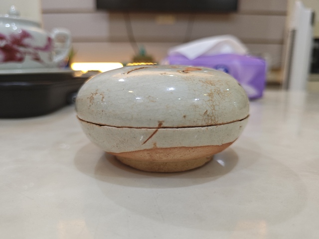 古玩陶瓷南宋到元初江西撫州地區(qū)青白瓷粉盒真品鑒賞圖