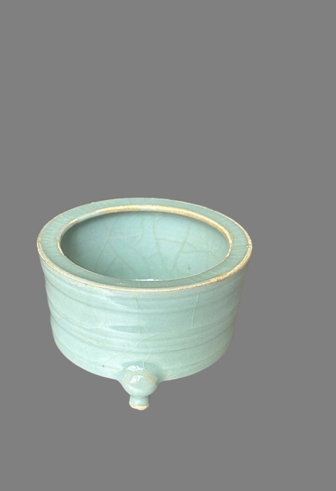 古玩陶瓷圖片看南宋龍泉窯三足爐真品鑒賞圖