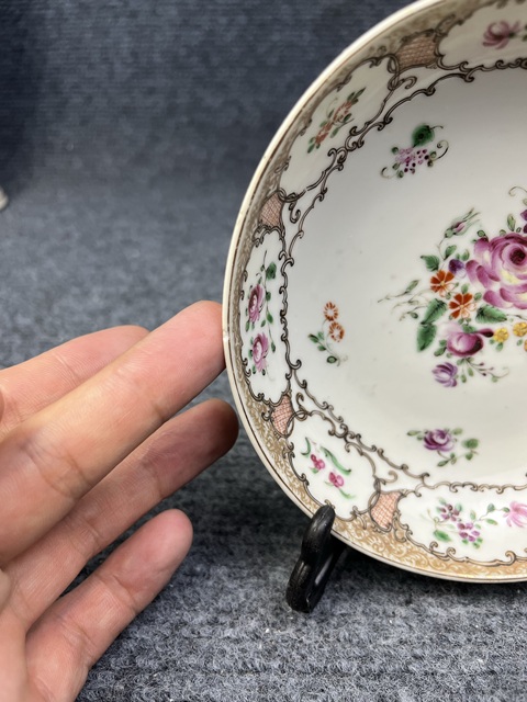古玩陶瓷乾隆洋彩花卉紋盤(pán)真品鑒賞圖