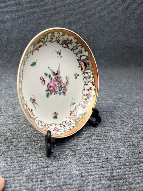 古玩陶瓷乾隆洋彩花卉紋盤真品鑒賞圖