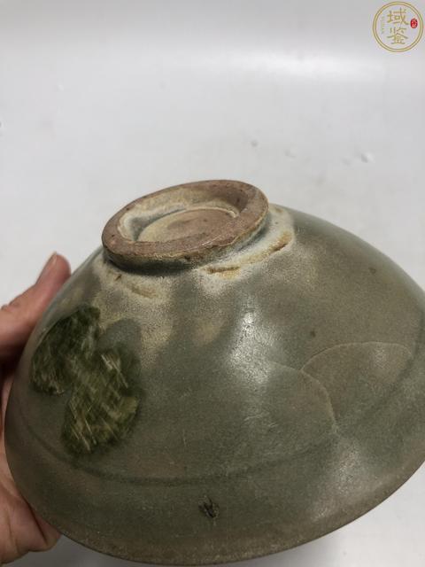 古玩陶瓷宋代·龍泉青瓷落花流水紋碗拍賣，當前價格4200元