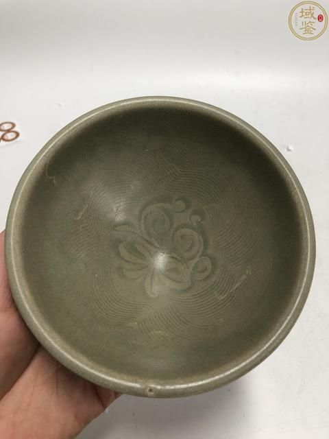 古玩陶瓷宋代·龍泉青瓷落花流水紋碗拍賣，當前價格4200元