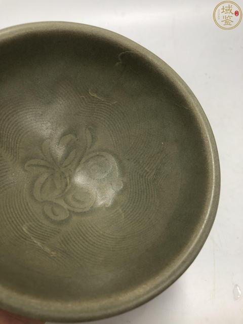 古玩陶瓷宋代·龍泉青瓷落花流水紋碗拍賣，當前價格4200元