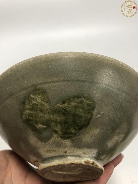 古玩陶瓷宋代·龍泉青瓷落花流水紋碗拍賣，當前價格4200元