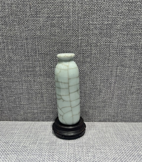 古玩陶瓷官釉開片鼻煙壺真品鑒賞圖