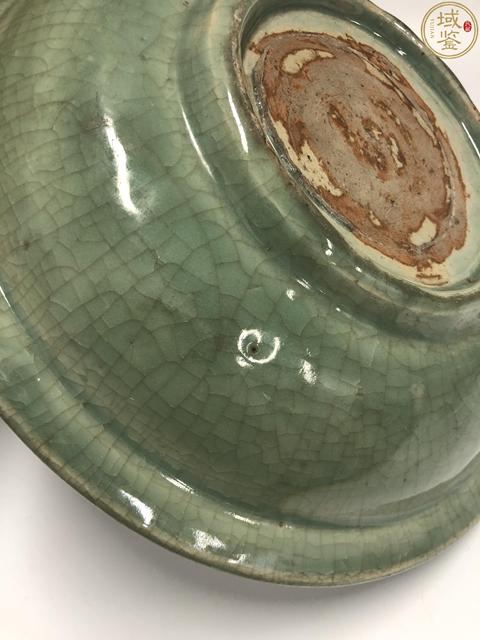 古玩陶瓷明代中期·龍泉青釉刻花大盤拍賣，當(dāng)前價(jià)格5500元