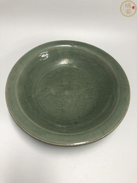 古玩陶瓷明代中期·龍泉青釉刻花大盤拍賣，當(dāng)前價(jià)格5500元