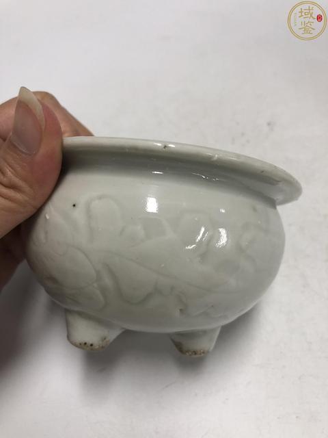 古玩陶瓷清中期·白釉刻花卉紋香爐拍賣，當前價格2900元