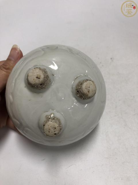 古玩陶瓷清中期·白釉刻花卉紋香爐拍賣，當前價格2900元