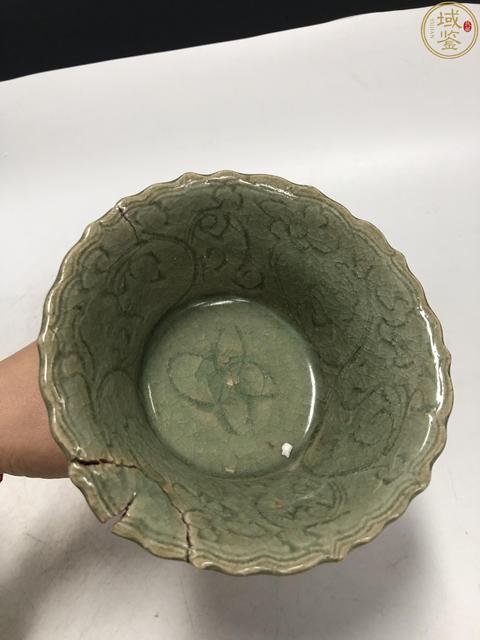 古玩陶瓷元末明初·青釉刻花紋花口高足杯拍賣,當前價格5600元