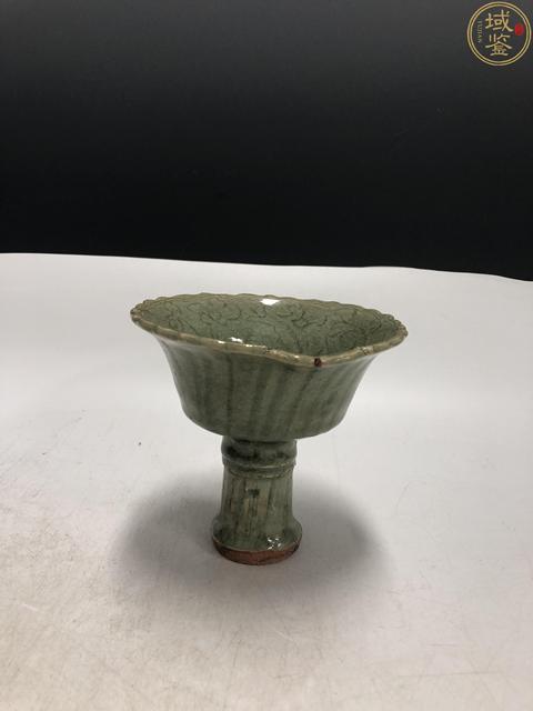 古玩陶瓷元末明初·青釉刻花紋花口高足杯拍賣,當前價格5600元