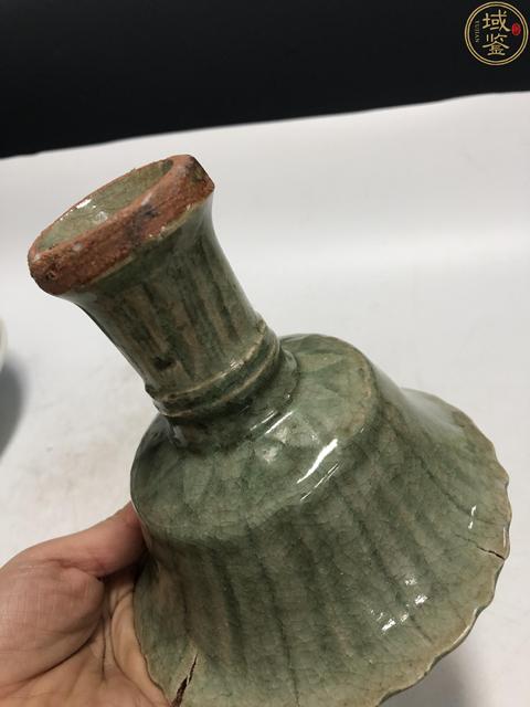 古玩陶瓷元末明初·青釉刻花紋花口高足杯拍賣,當前價格5600元