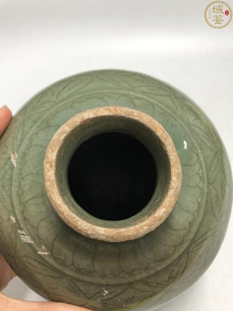 古玩陶瓷明·青釉刻花紋梅瓶拍賣,當前價格3800元