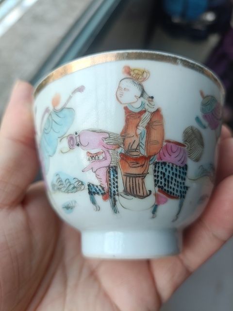 古玩陶瓷粉彩麒麟送子圖仰鐘杯真品鑒賞圖