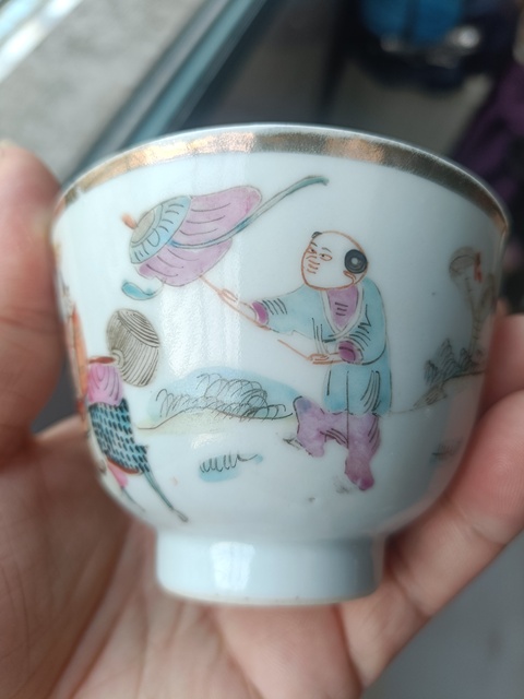 古玩陶瓷粉彩麒麟送子圖仰鐘杯真品鑒賞圖