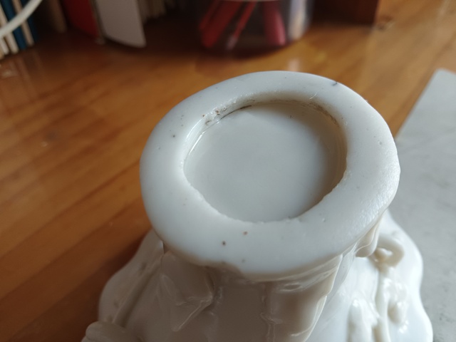 古玩陶瓷明代時期德化窯白釉龍虎杯真品鑒賞圖