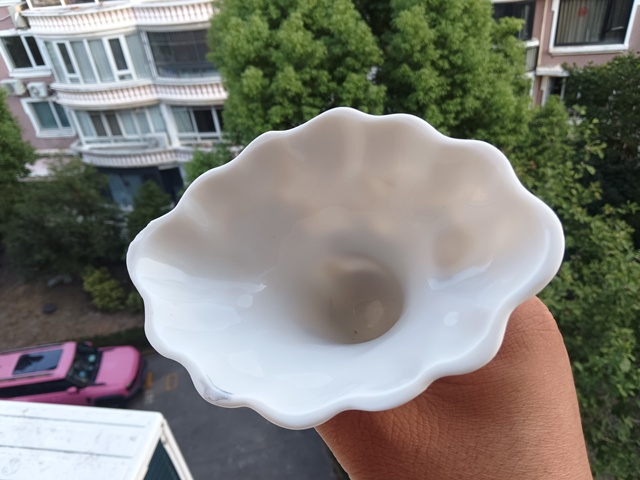 古玩陶瓷明代時期德化窯白釉龍虎杯真品鑒賞圖