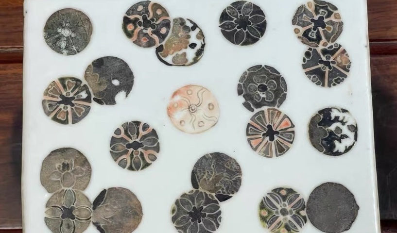 古玩陶瓷粉彩皮球花紋脈枕真品鑒賞圖
