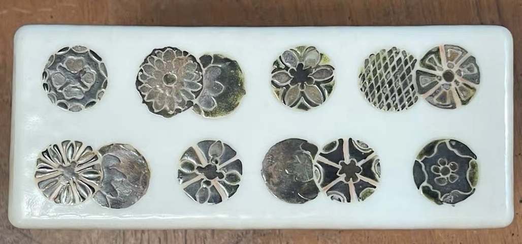 古玩陶瓷粉彩皮球花紋脈枕真品鑒賞圖