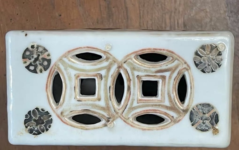 古玩陶瓷粉彩皮球花紋脈枕真品鑒賞圖