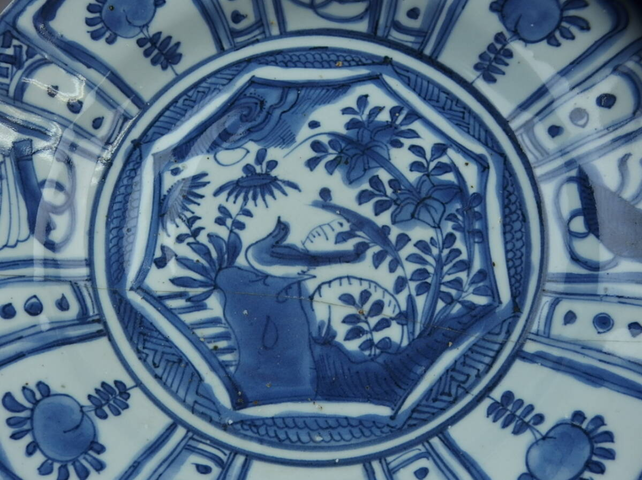 古玩陶瓷花鳥紋青花盤真品鑒賞圖