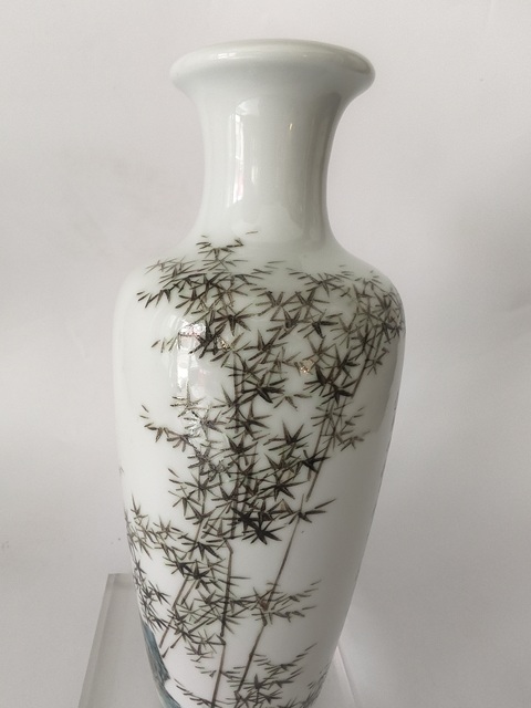 古玩陶瓷粉彩竹子花卉紋盤口瓶真品鑒賞圖