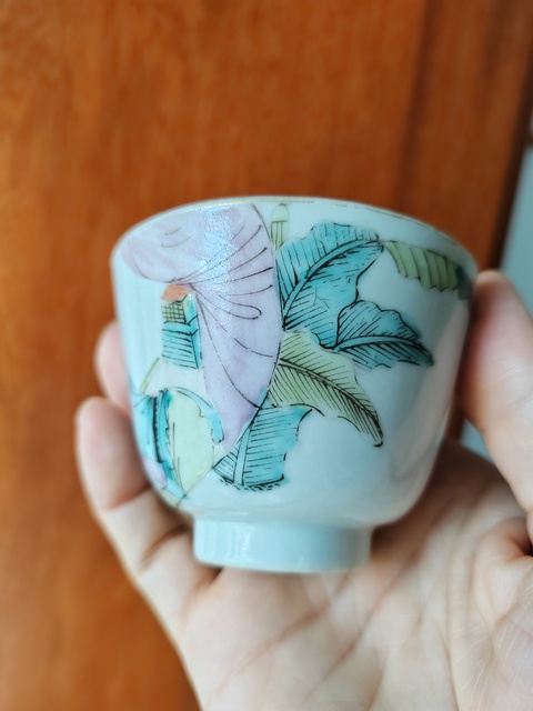 古玩陶瓷粉彩人物杯真品鑒賞圖