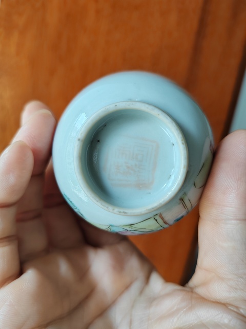 古玩陶瓷粉彩人物杯真品鑒賞圖