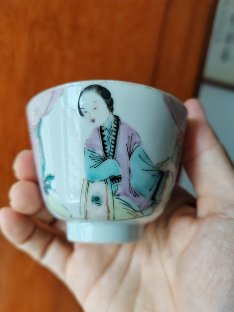 古玩陶瓷粉彩人物杯真品鑒賞圖