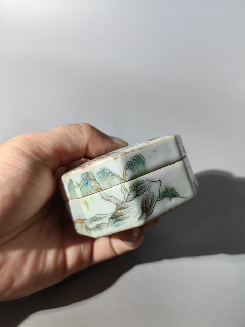 古玩陶瓷人物紋粉彩八方印泥盒真品鑒賞圖