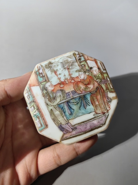 古玩陶瓷人物紋粉彩八方印泥盒真品鑒賞圖